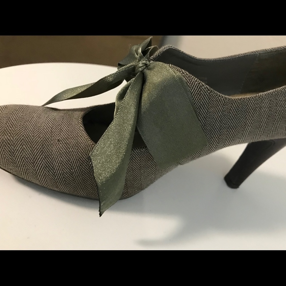 Size 7 heels with satin bows